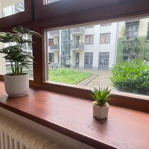 modern-city-apartment-l-netflix-l-fast-wifi-l-xbox.find-berlin-hotels.com/
